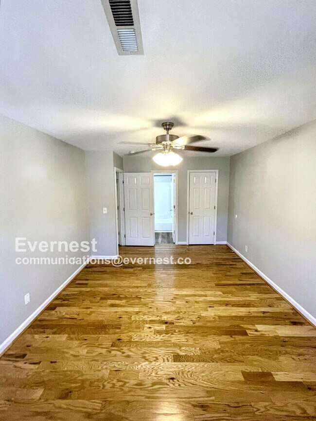 Building Photo - 4021 Creekside Dr
