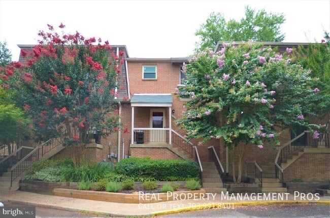 Building Photo - 1762 Dogwood Dr