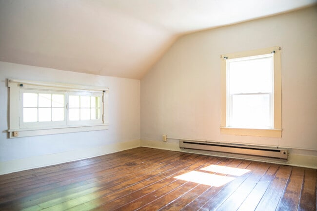 Building Photo - 19 Smith St