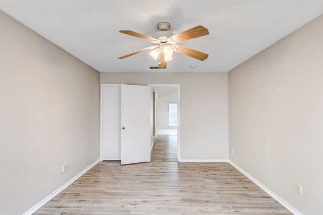 Building Photo - 2015 Newton Dr
