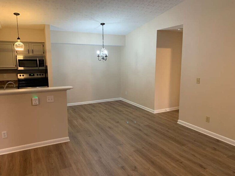Breakfast room + living room - 533 Aspen Glen Dr