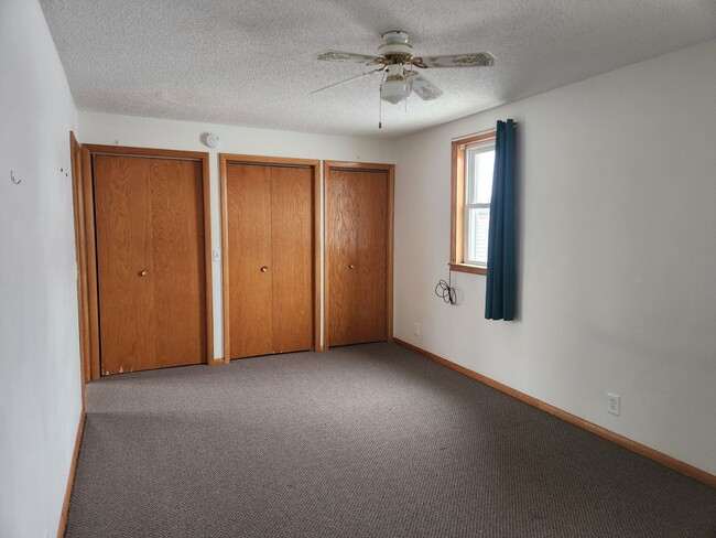 Building Photo - 3 bedroom 1 bath upper level unit in Pierz