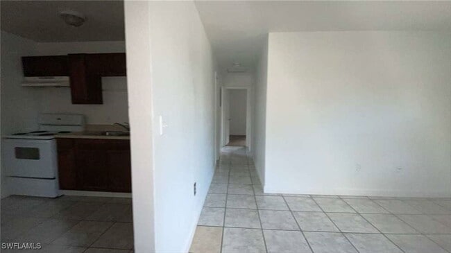 Building Photo - 216 Maria St