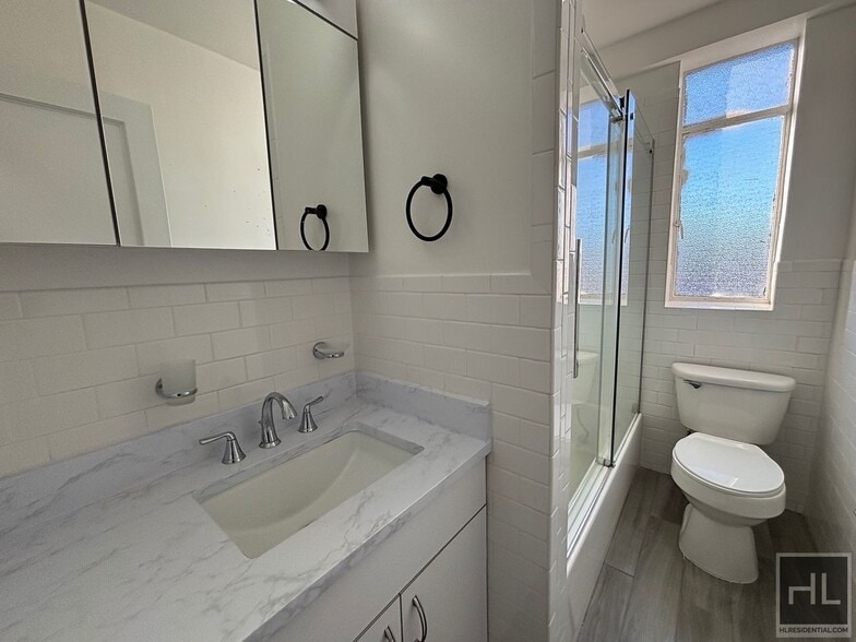 Building Photo - FIFTH AVENUE