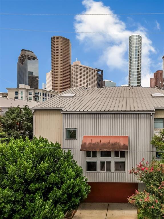 Building Photo - 1303 Arthur St