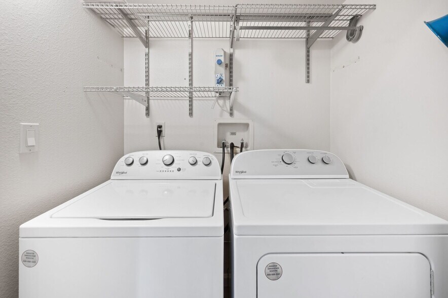 New Samsung washer/dryer are in the unit (see next photo) - 41805 Largo