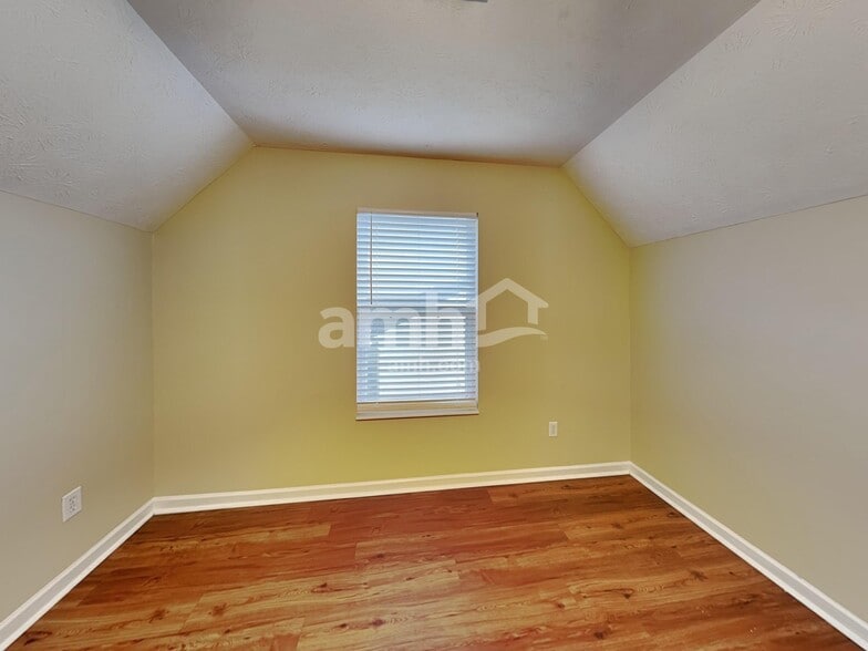 Building Photo - 9 Finch Ct