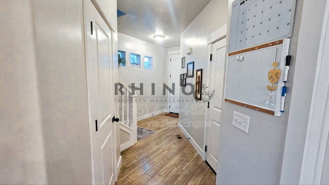 Building Photo - 213 Whitewater Dr
