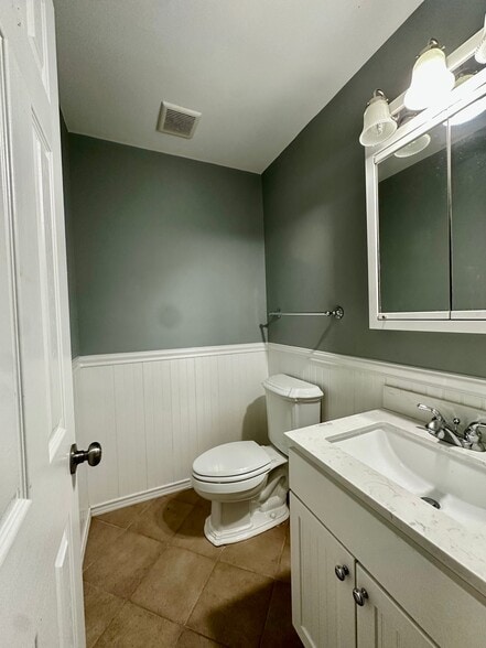 Building Photo - 3070 Tecumseh Ct