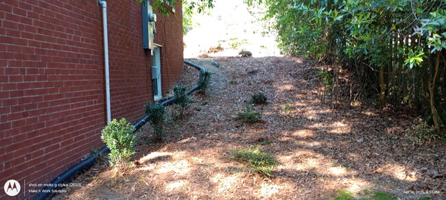 Building Photo - 2523 Mirror Lake Dr