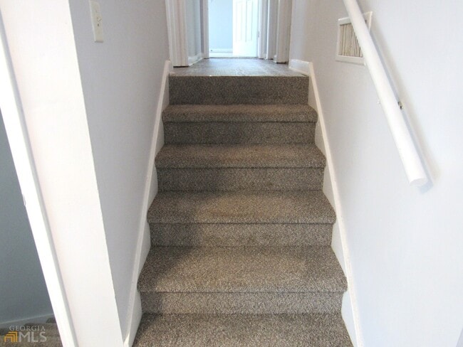 Building Photo - 8337 Holly Dr