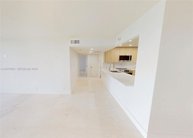 Building Photo - 100 Bayview Dr
