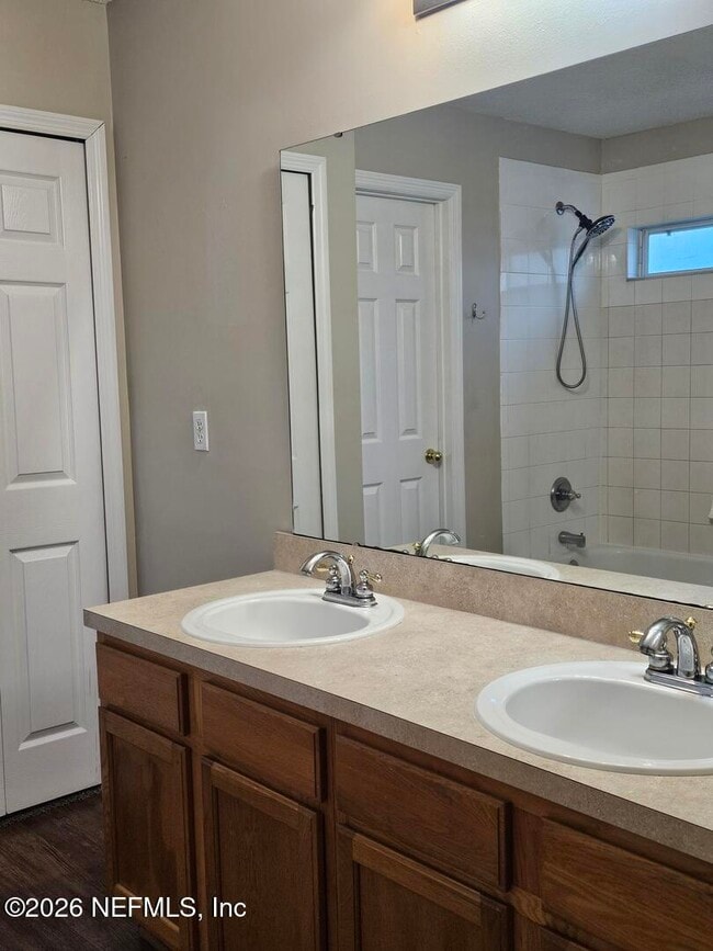 Building Photo - 1876 Creekview Dr