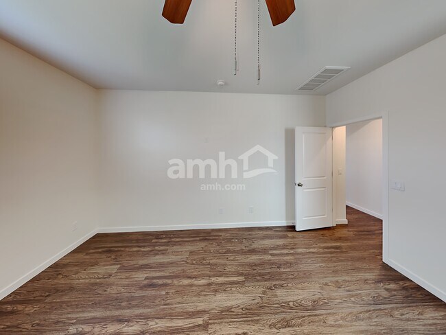Building Photo - 7161 E Bobwhite Ct