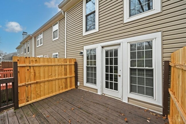 Building Photo - 920 Woodlyn Dr N