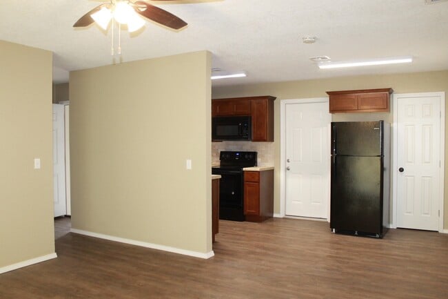 Building Photo - Much Better Than NEW!!! 3 beds, 1 1/2 Baths