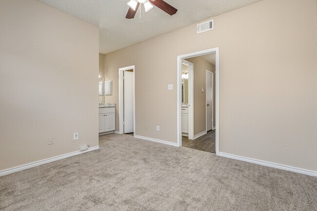 Building Photo - 3615 W Northgate Dr