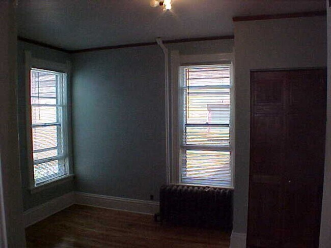 Building Photo - 1881 E Main St