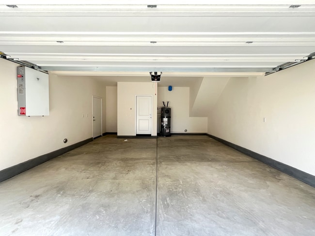 Building Photo - 3 bed, 2.5 bath in Ontario, CA!