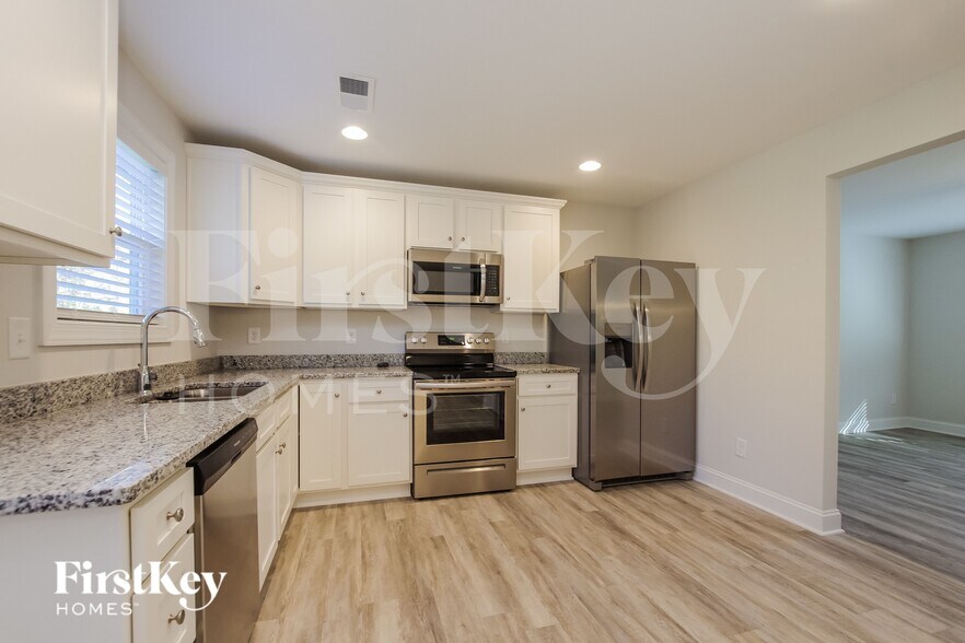 Building Photo - 6631 Rockwell Blvd W