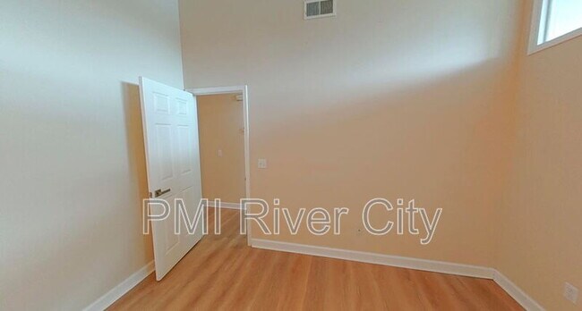 Building Photo - 502 Tidal Wave Ln