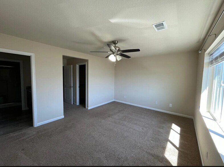 Building Photo - 15626 NW Snowbush Ln
