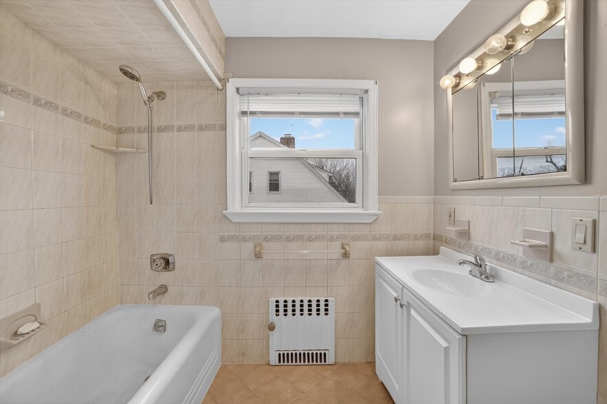 Bathroom - 4 Amackassin Ter