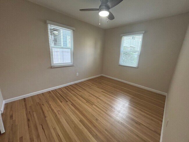 Building Photo - Bright & Sunny 3 Bed, 2 Bath Home – Just 4 Blocks from the Beach & Bay!