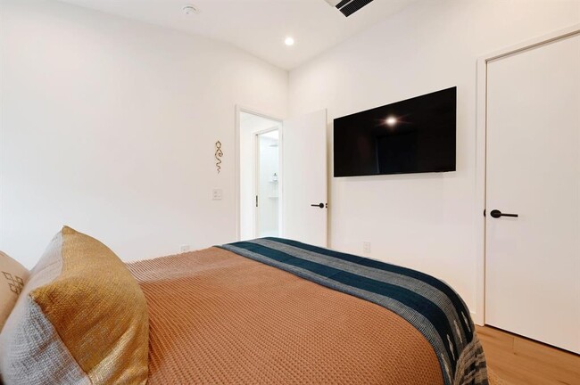 Building Photo - 1709 Willow St