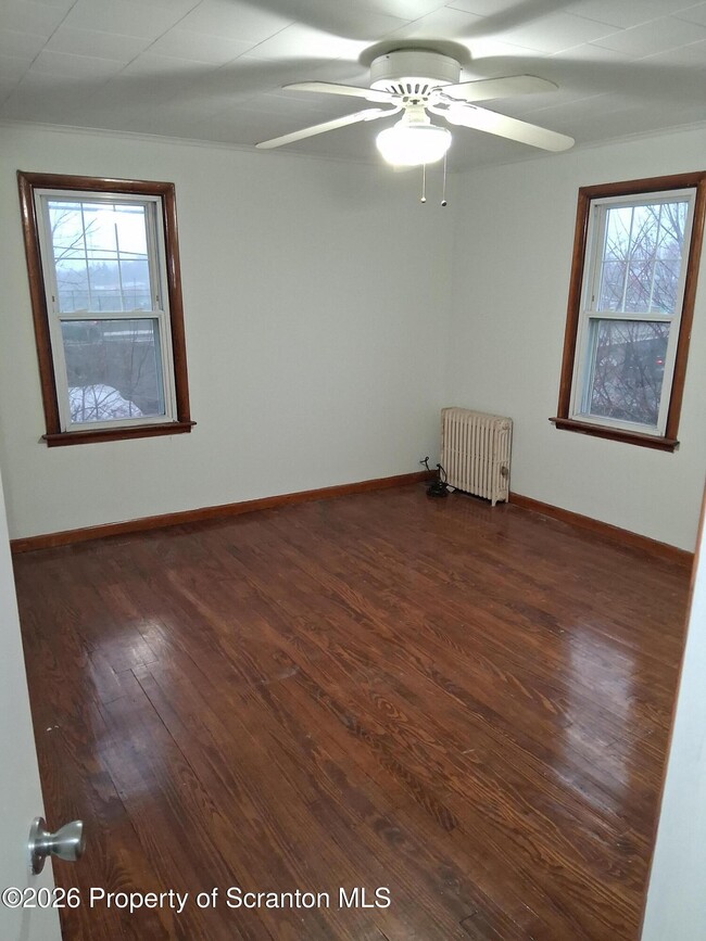 Building Photo - 907 E Drinker St