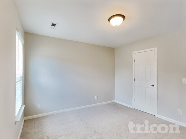 Building Photo - 1011 Ronald Rd