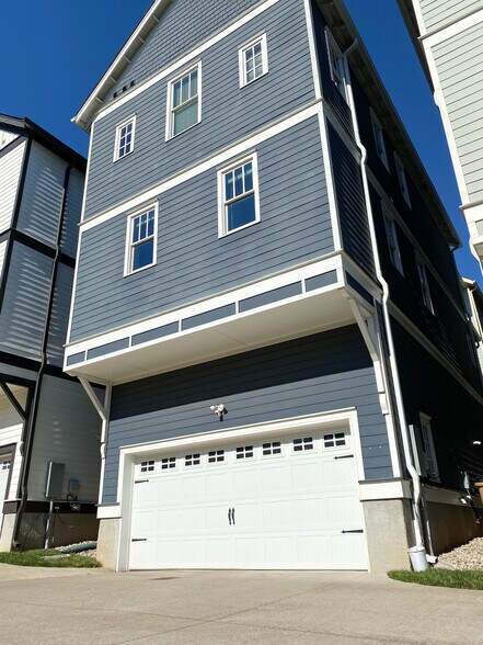 Building Photo - 204 Burns Ave