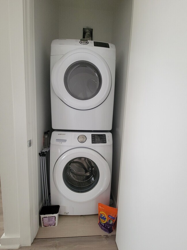 Stacked washer and dryer - 207 Pierce St