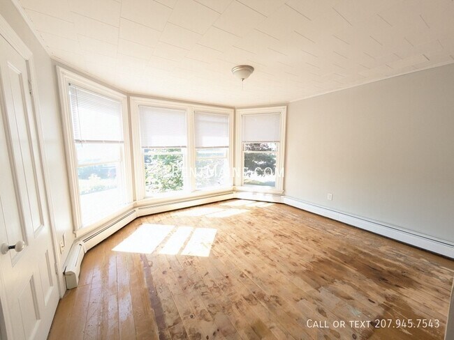 Building Photo - 445 Main St