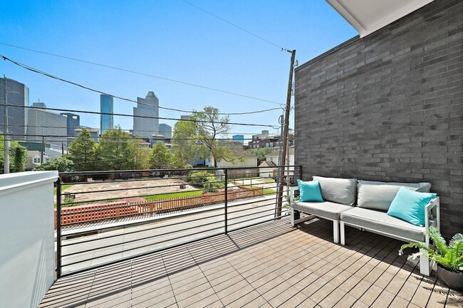 Building Photo - 1406 Valentine St