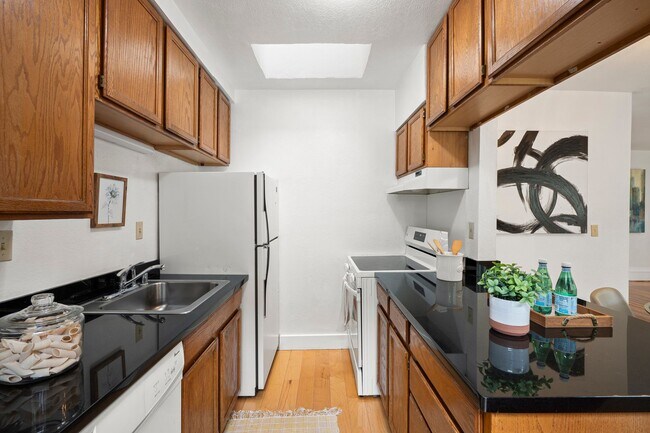 Building Photo - 2924 Morcom Ave