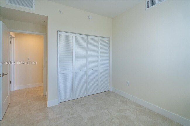 Building Photo - 1091 Galiano St