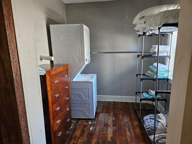 Building Photo - 301 Broadway