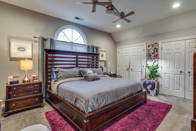 Building Photo - 1986 Eastend Dr