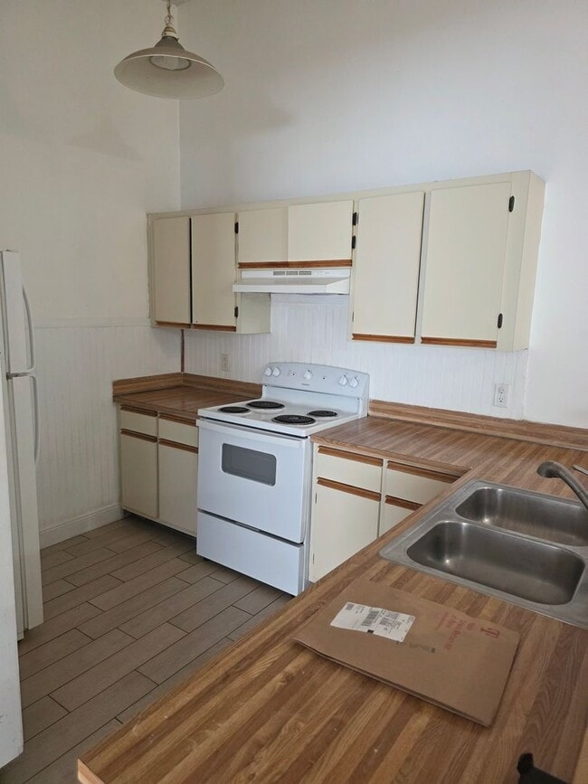 Building Photo - 6031 Scotchwood Glen
