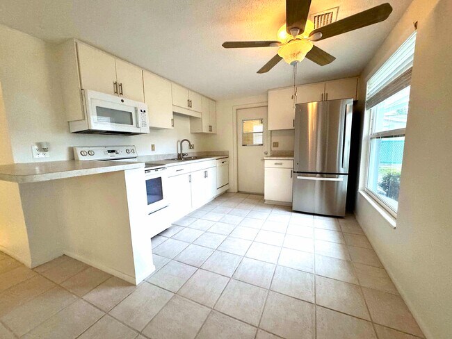 Building Photo - 6716 Anchor Way