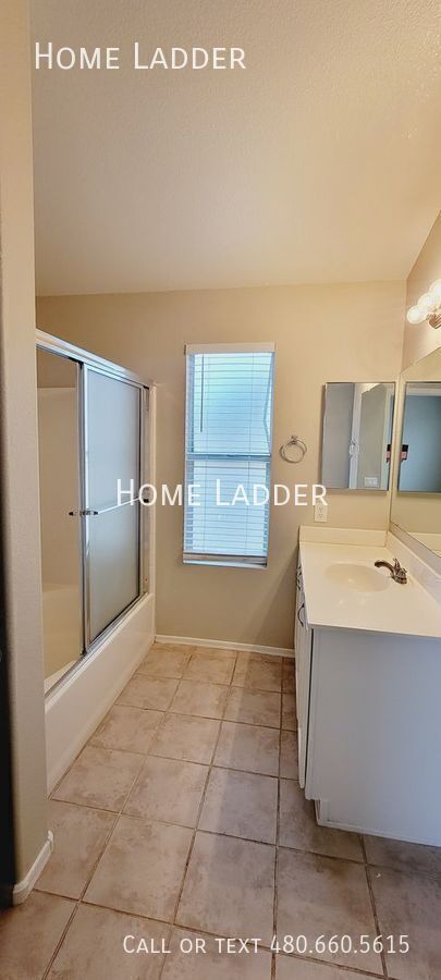 Building Photo - 10423 W Pasadena Ave