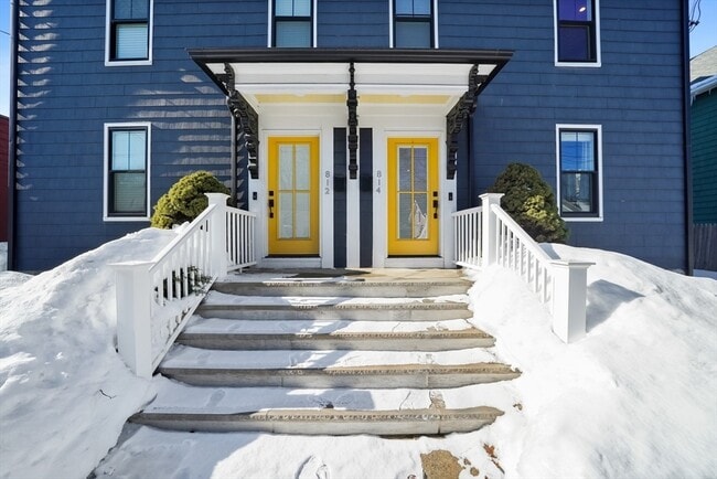 Building Photo - 814 Main St