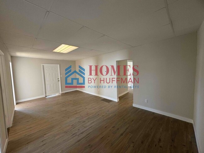 Building Photo - Four Bedroom House | Move In Ready