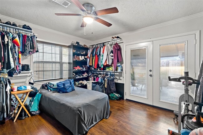 Building Photo - 5923 Moonmist Dr