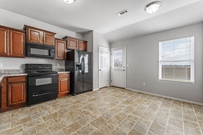 Building Photo - 848 NW Evans Cir
