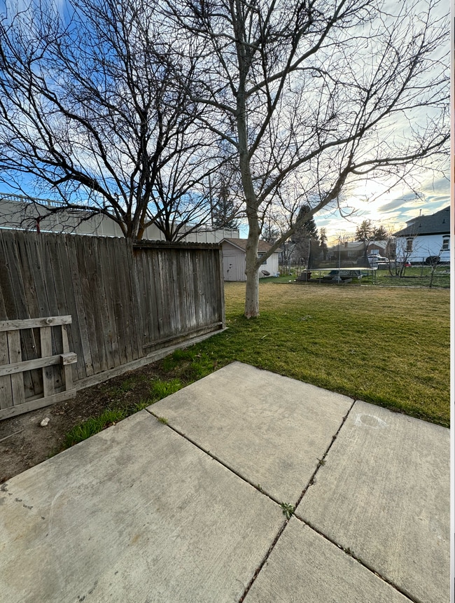 Building Photo - Orem Duplex