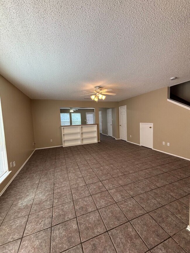 Building Photo - 7533 Kings Tr