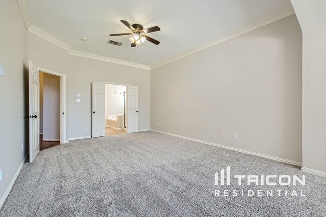 Building Photo - 2020 Hillcroft Dr
