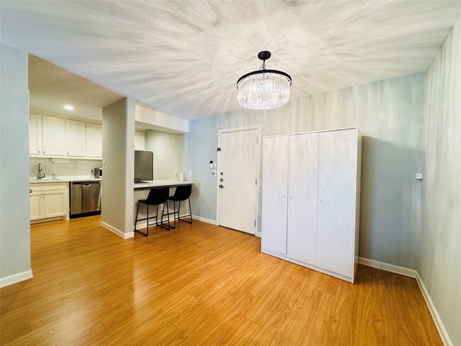 Building Photo - 3131 Cummins St